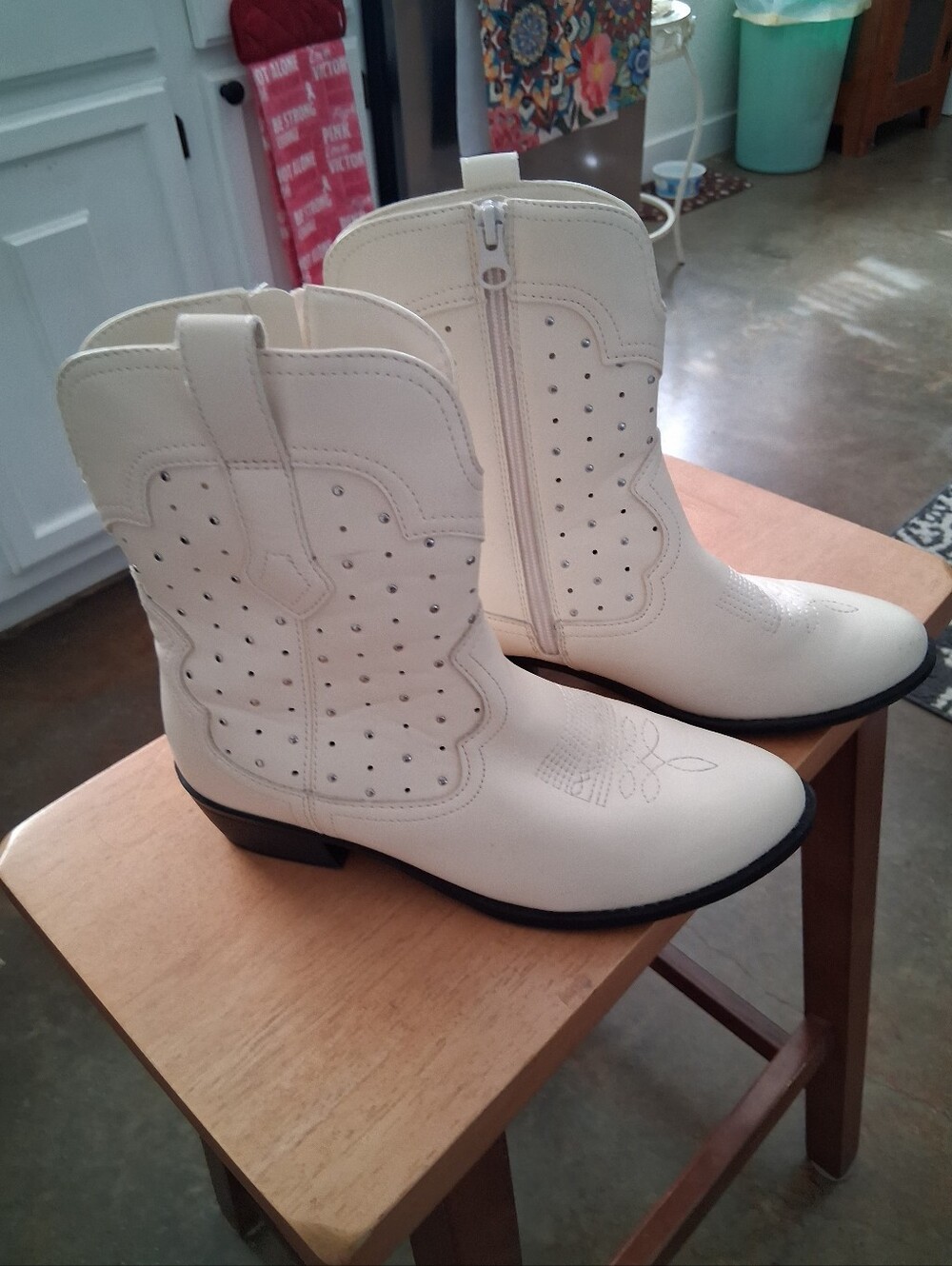 Art Class Jovi Girls White Western Ankle Boots - Stylish Cowboy Booties